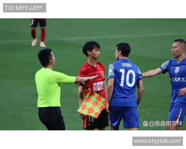 上海申花与权健激战正酣谁能在中超赛场上笑到最后